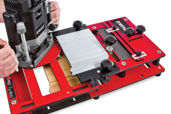 Routing jigs for scribing moulding and skirting boards 