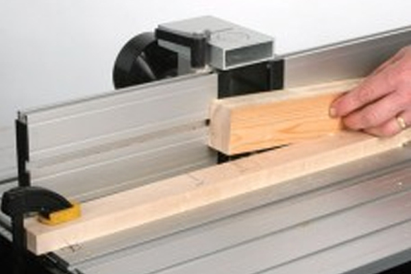 Flace fence on a router table fence