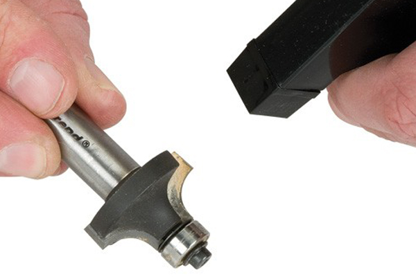 Cleaning your router cutter or router bit and collect