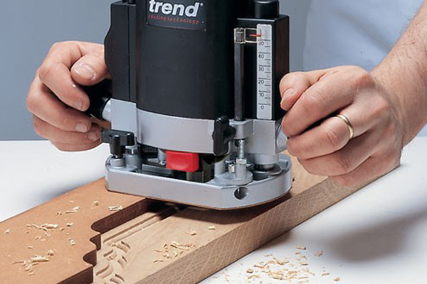 Router height adjustment. Set the depth of cut for your router